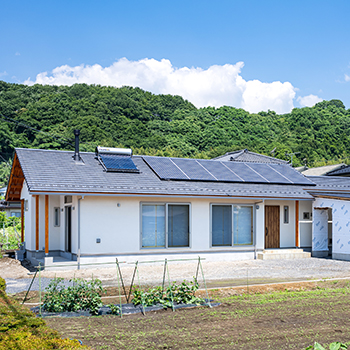 自然素材・無垢の木につつまれた平屋の住まい